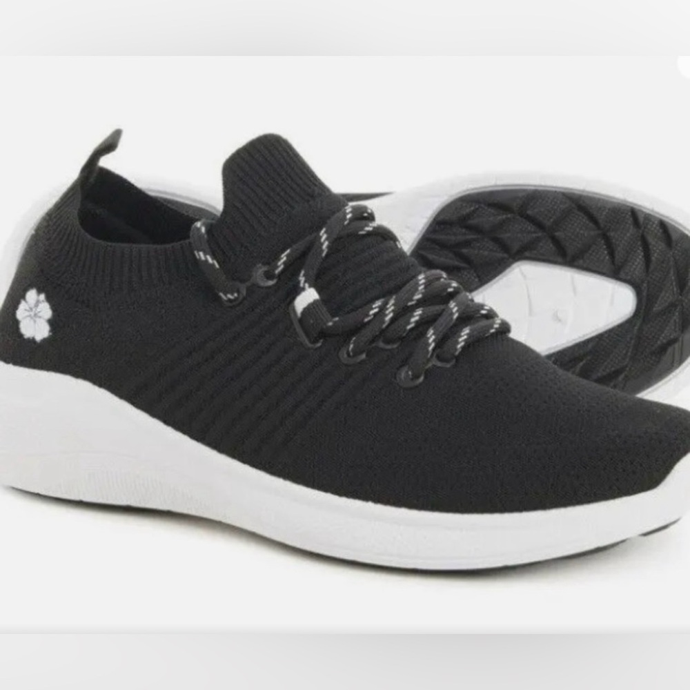 🔴 CLEARANCE🔖 TOMMY BAHAMA BLACK SLIP-ON LIGHT WALKING SNEAKER SHOE Women 9.5
